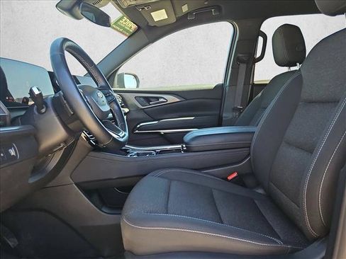 Used 2024 Chevrolet Traverse LT FWD image 15