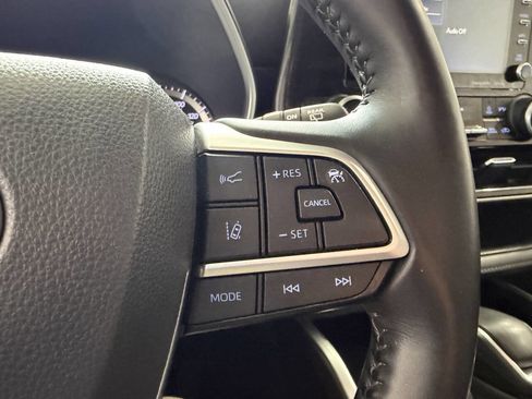 Used 2022 Toyota Highlander XLE AWD/4WD image 59