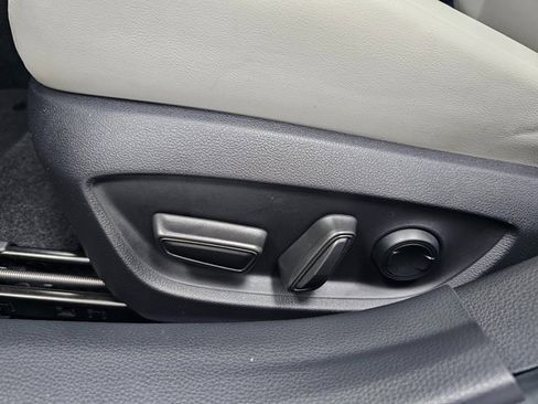 Used 2025 Toyota Prius XLE image 24