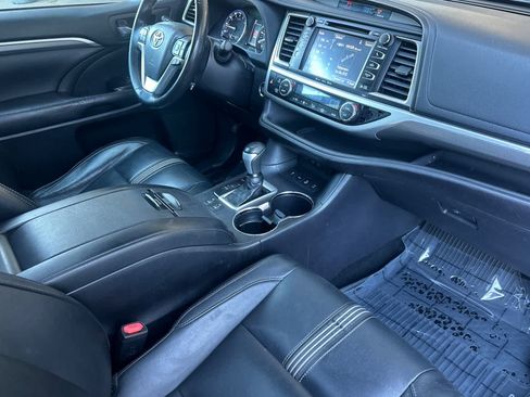 Used 2018 Toyota Highlander SE AWD/4WD image 17