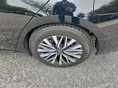 Used 2024 Nissan Altima 2.5 SV image 6