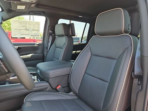 New 2025 Chevrolet Suburban Premier image 18