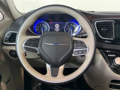 Used 2019 Chrysler Pacifica Limited w/ Advanced Safetytec Group FWD image 30