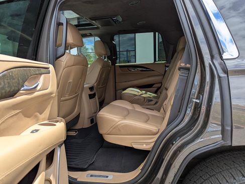 Used 2020 Cadillac Escalade Platinum AWD/4WD image 40