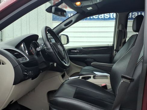 Used 2018 Dodge Grand Caravan SXT FWD image 7
