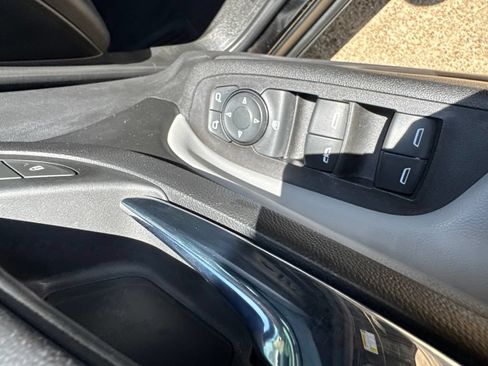 Used 2020 Chevrolet Equinox LS w/ LS Convenience Package FWD image 4