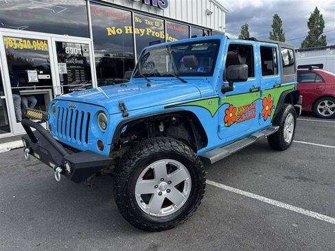 Used 2012 Jeep Wrangler Unlimited Sahara w/ Connectivity Group AWD/4WD image 3
