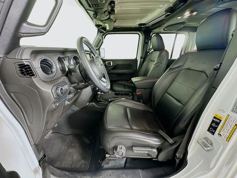 Used 2022 Jeep Wrangler Unlimited Sahara AWD/4WD image 13