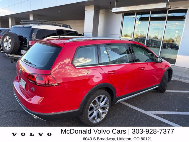 Used 2017 Volkswagen Golf Alltrack S AWD/4WD image 2