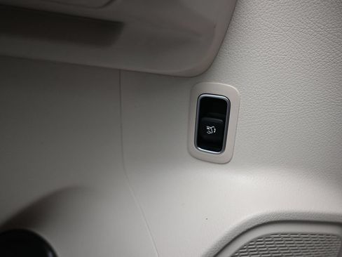 Used 2022 Mercedes-Benz GLB 250 4MATIC image 11
