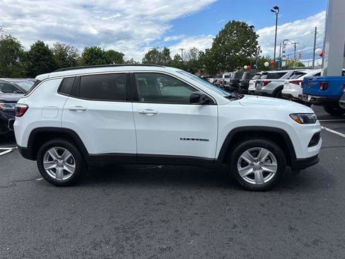 Certified 2022 Jeep Compass Latitude w/ Convenience Group AWD/4WD image 2