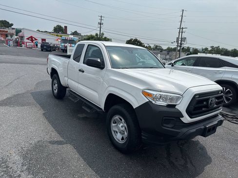 Used 2021 Toyota Tacoma SR AWD/4WD image 2