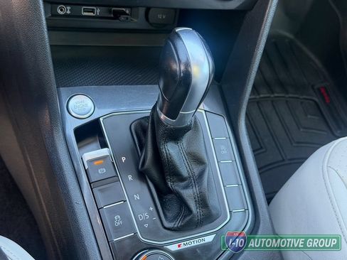 Used 2018 Volkswagen Tiguan SE w/ Panoramic Sunroof Package AWD/4WD image 30