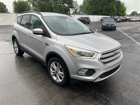 Used 2017 Ford Escape SE w/ Equipment Group 201A FWD image 4