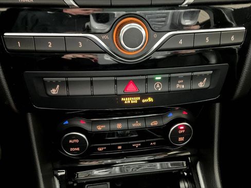 Used 2019 INFINITI QX30 FWD image 15