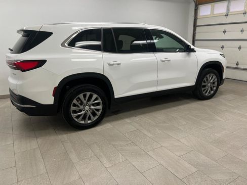 Used 2025 Buick Enclave Preferred FWD image 17