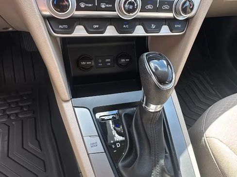 Used 2020 Hyundai Elantra SE FWD image 27