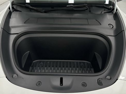 Used 2023 Tesla Model Y Long Range image 40