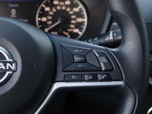 Used 2025 Nissan Altima 2.5 SV FWD image 12