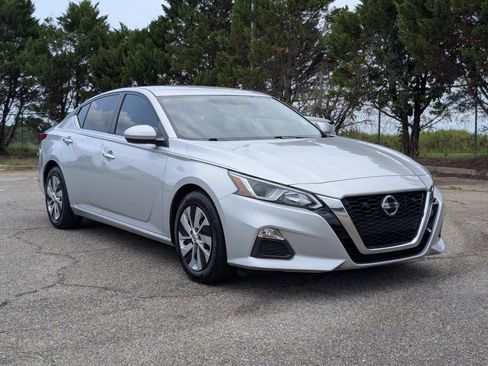 Used 2020 Nissan Altima 2.5 S FWD image 1