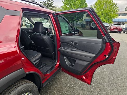 New 2026 Nissan Pathfinder SL AWD/4WD image 24