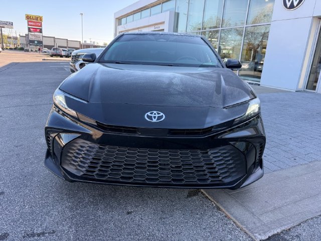 Used 2025 Toyota Camry SE FWD image 2