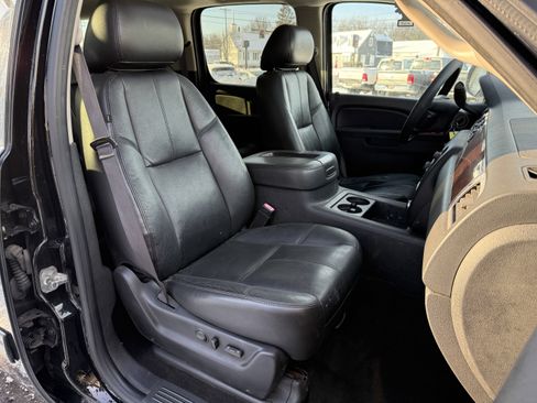 Used 2013 Chevrolet Suburban LT w/ Luxury Package image 14