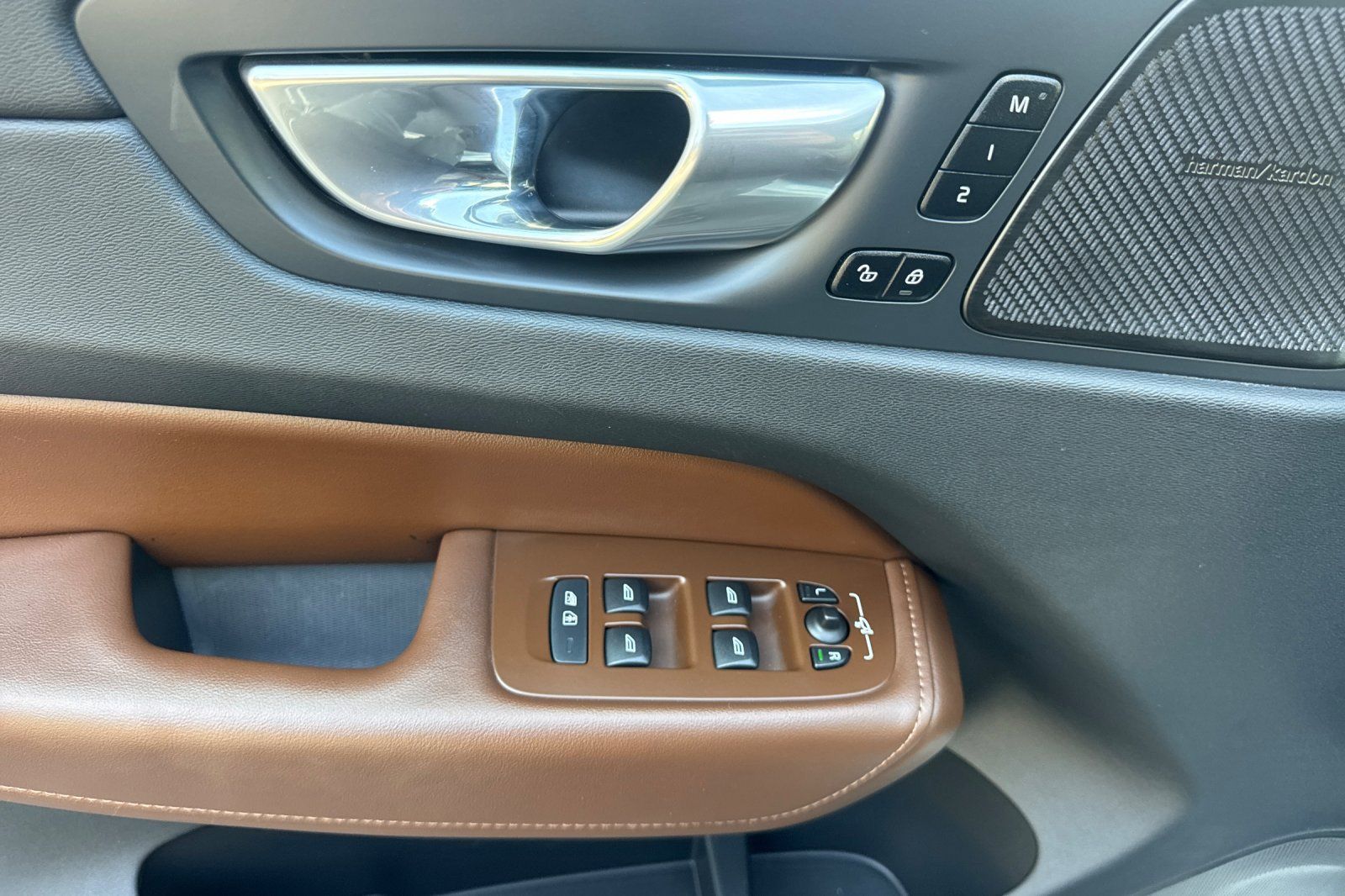 Certified 2023 Volvo XC60 B5 Plus w/ Protection Package Premier FWD image 12