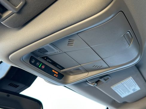 Used 2024 GMC Terrain SLE image 24