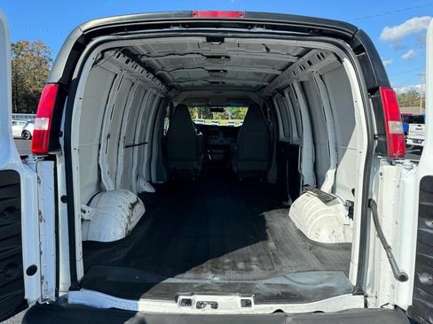 Used 2019 Chevrolet Express 2500 w/ Driver Convenience Package RWD image 8
