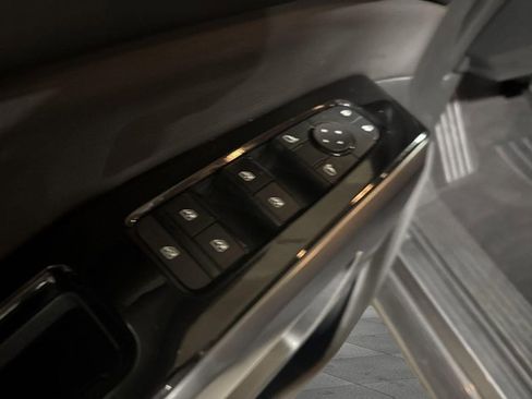 Used 2022 Nissan Pathfinder SL w/ SL Premium Package image 24