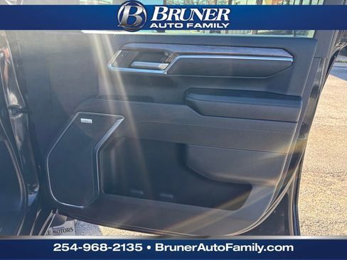 Used 2024 Chevrolet Silverado 3500 LTZ w/ LTZ Convenience Package image 15