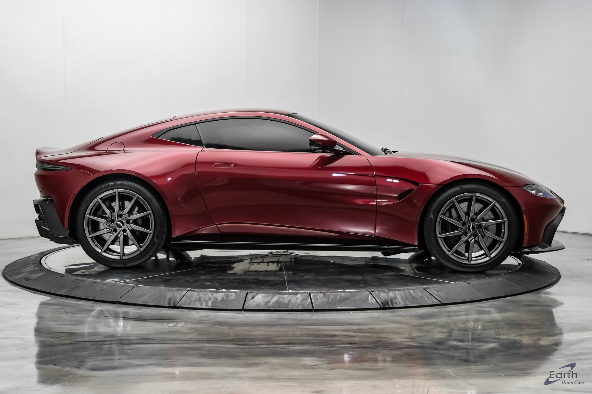 Used 2020 Aston Martin V8 Vantage Coupe RWD image 25