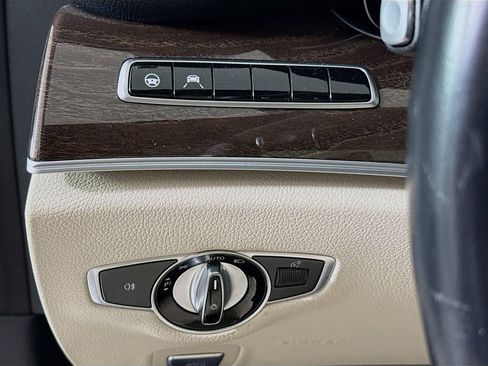 Certified 2019 Mercedes-Benz E 300 4MATIC image 10