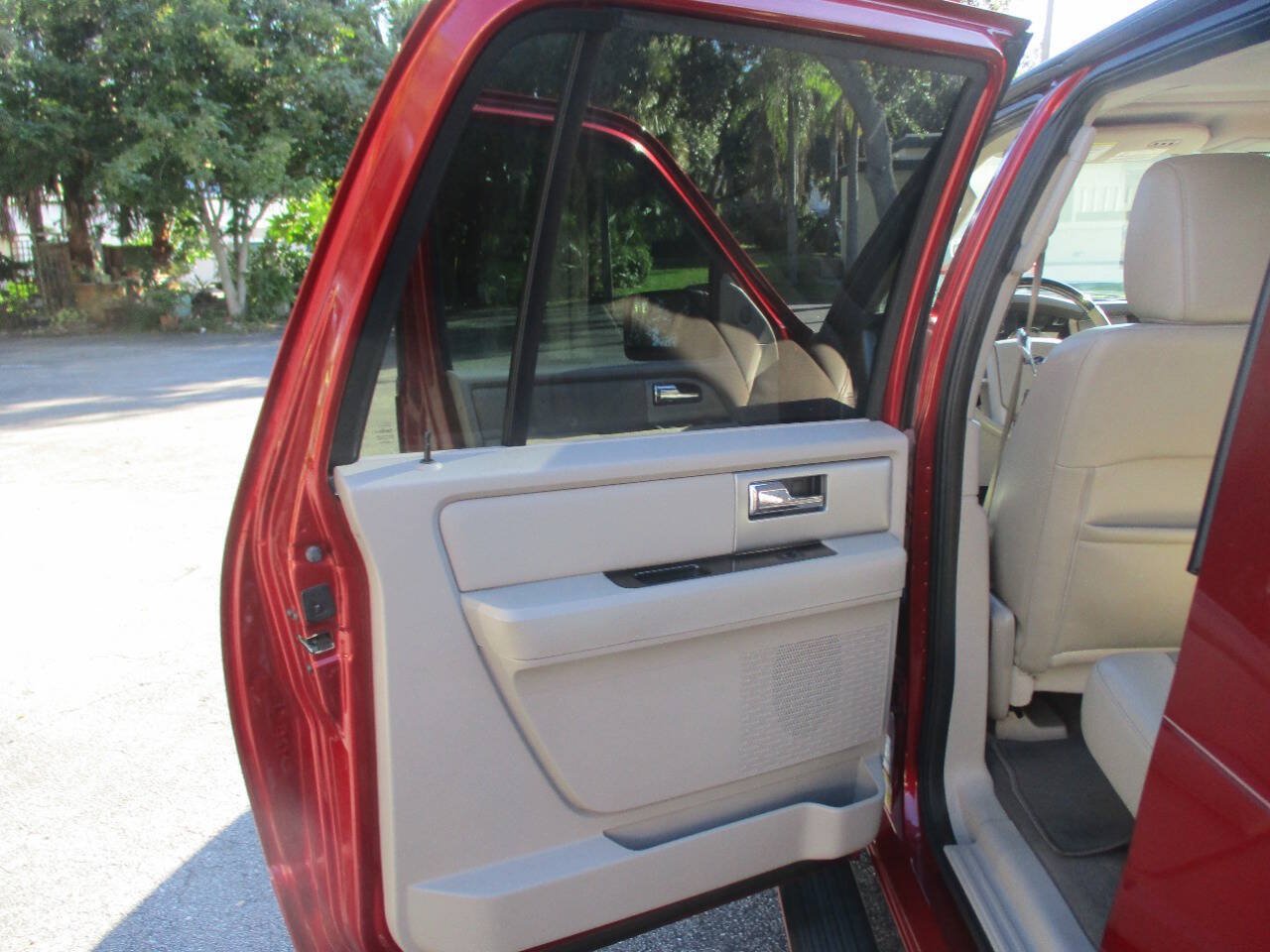 Used 2013 Ford Expedition EL Limited RWD image 23
