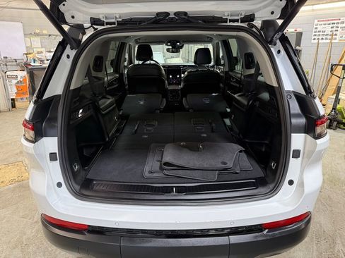 Certified 2023 Jeep Grand Cherokee L Limited w/ Black Appearance Package image 27