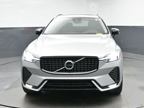 Used 2023 Volvo XC60 B5 Ultimate w/ Climate Package FWD image 3