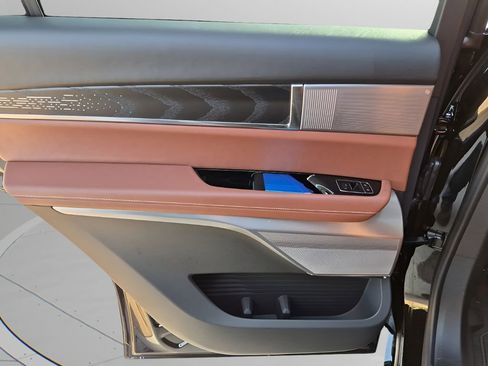 New 2026 Cadillac Vistiq Premium Luxury w/ LPO, Floor Liner Package AWD/4WD image 17
