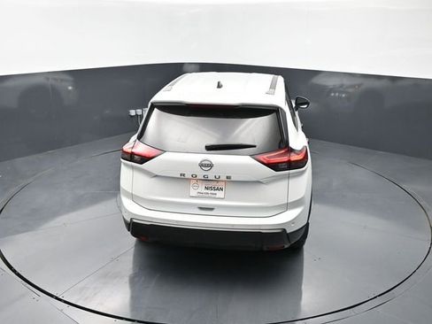 Used 2025 Nissan Rogue S FWD image 18