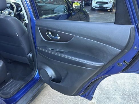 Used 2018 Nissan Rogue SV AWD/4WD image 27