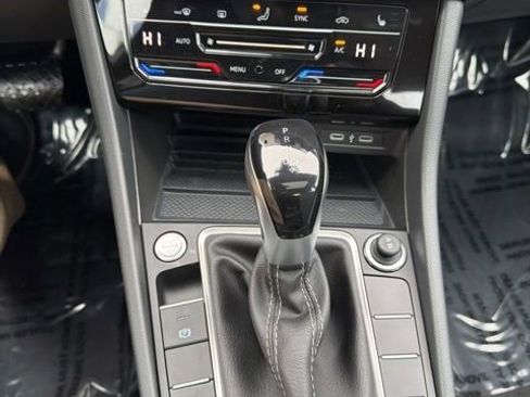 New 2026 Volkswagen Jetta SE FWD image 12