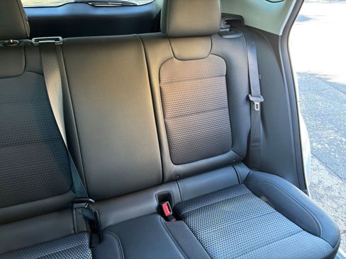 Used 2025 Chevrolet Trax LT image 31