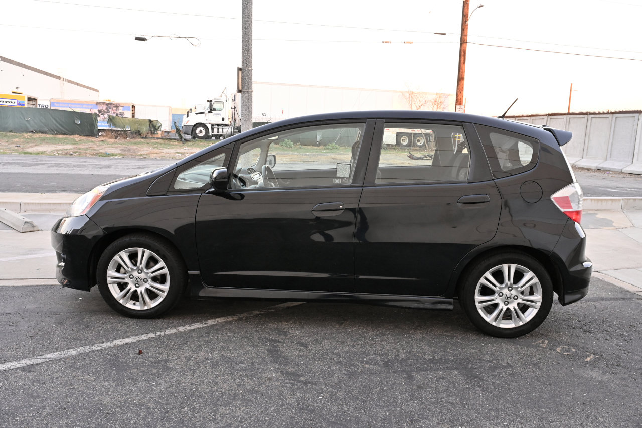 Used 2011 Honda Fit Sport image 3