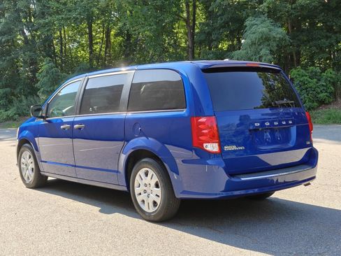 Used 2019 Dodge Grand Caravan SE w/ UConnect Hands-Free Group FWD image 5