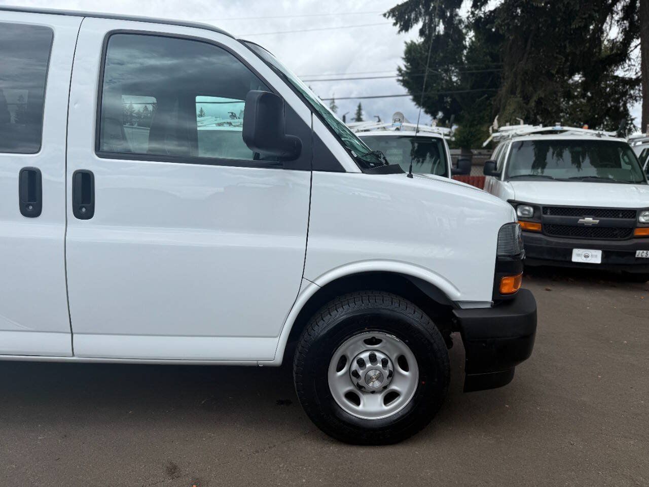 Used 2023 Chevrolet Express 3500 LS RWD image 30