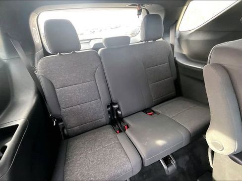 Used 2025 Chevrolet Traverse LT image 28