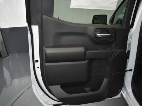 Used 2025 Chevrolet Silverado 1500 Custom w/ Turbomax Blackout Package image 16