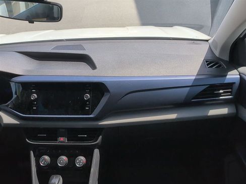 Used 2023 Volkswagen Taos SE w/ Panoramic Sunroof Package FWD image 8