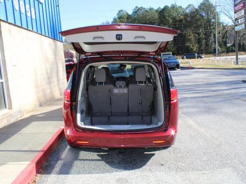 Used 2021 Chrysler Voyager LX image 17