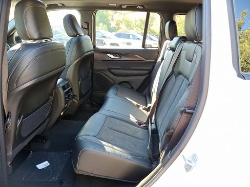 New 2025 Jeep Grand Cherokee Altitude image 6